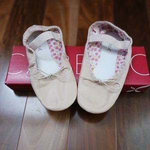 Capezio Pink Size 1M Ballet Slippers